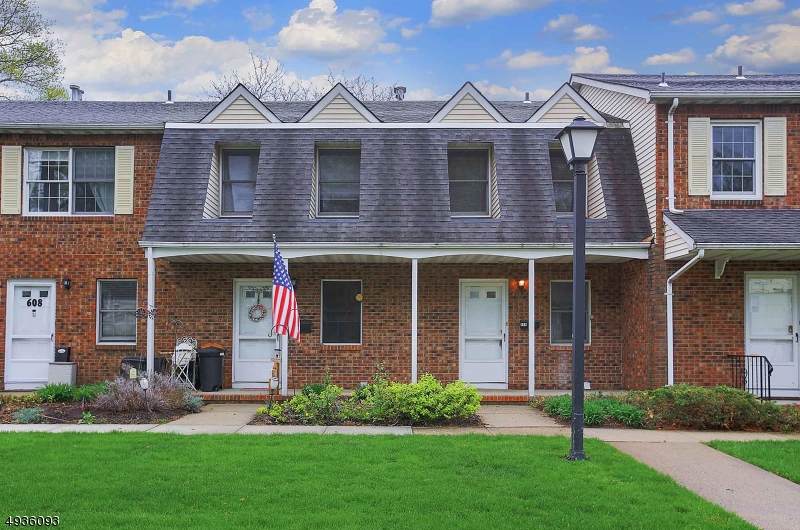 604 4TH AVE - Photo 1