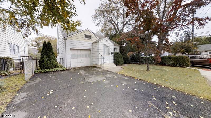1021 Thomas St - Photo 1