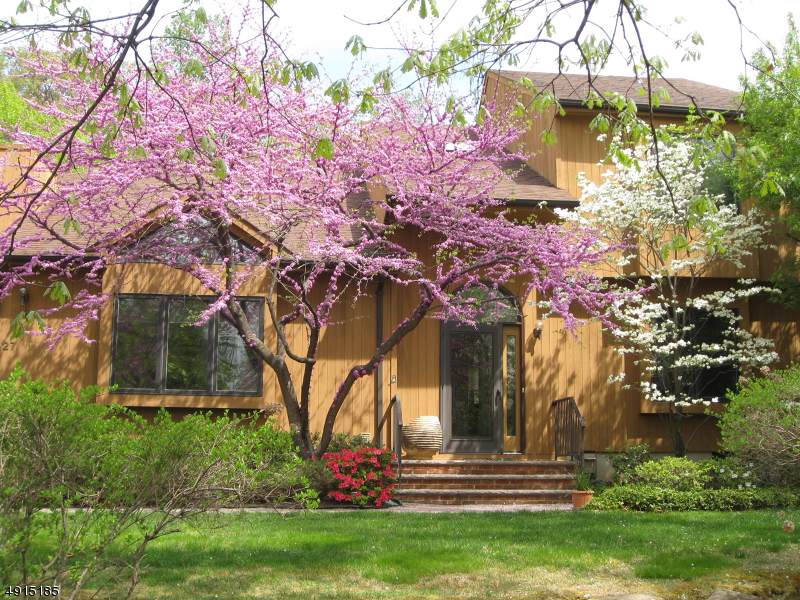 27 Sherwood Dr - Photo 1