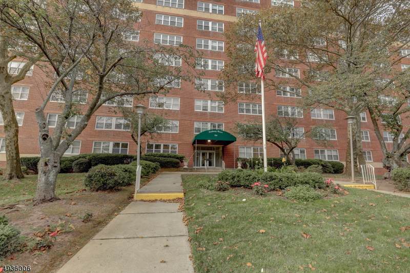 926 Bloomfield Ave - Photo 1