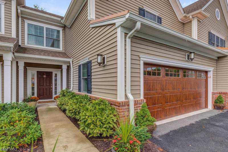 61 Whitney Farm Pl - Photo 1