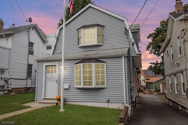 7 Central Ave - Photo 1