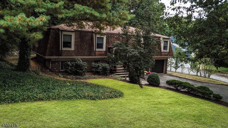 534 Essex Ave - Photo 1