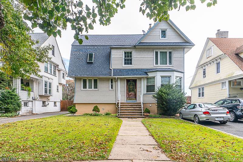423 Chestnut St - Photo 1