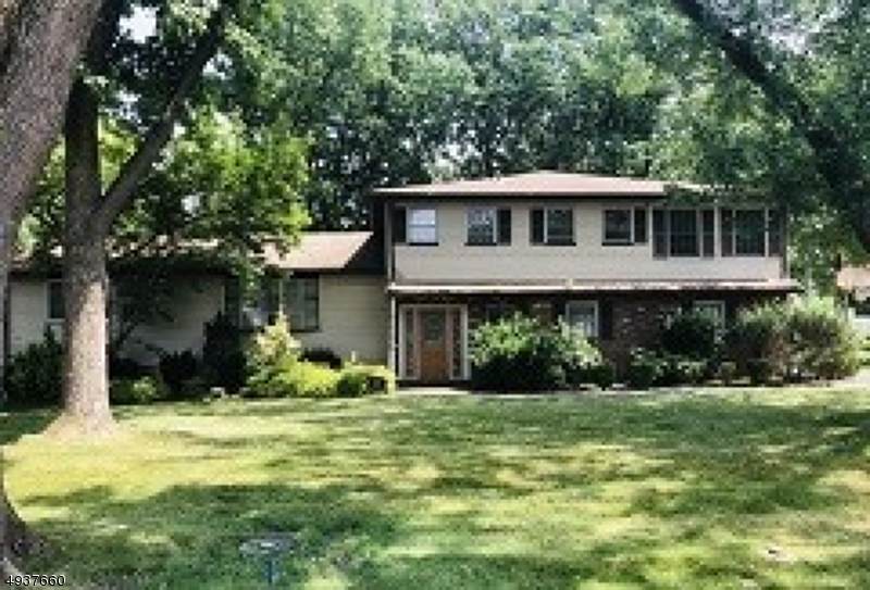 35 Surrey Rd - Photo 1