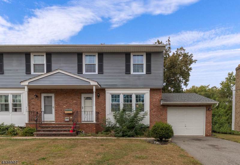 916 Arlington Ave - Photo 1