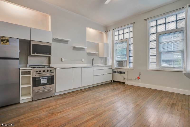 1025 Washington St - Photo 1