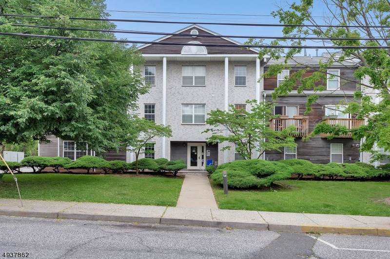 140 Highland Ave - Photo 1