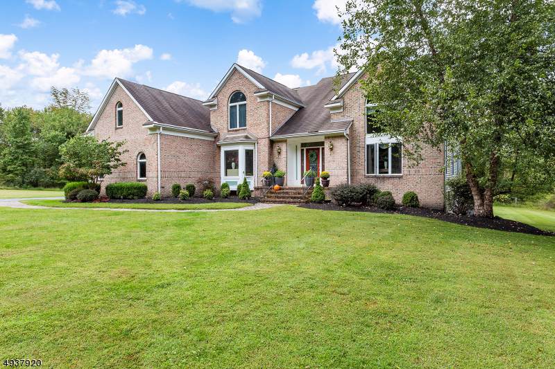 671 Woodglen Rd - Photo 1