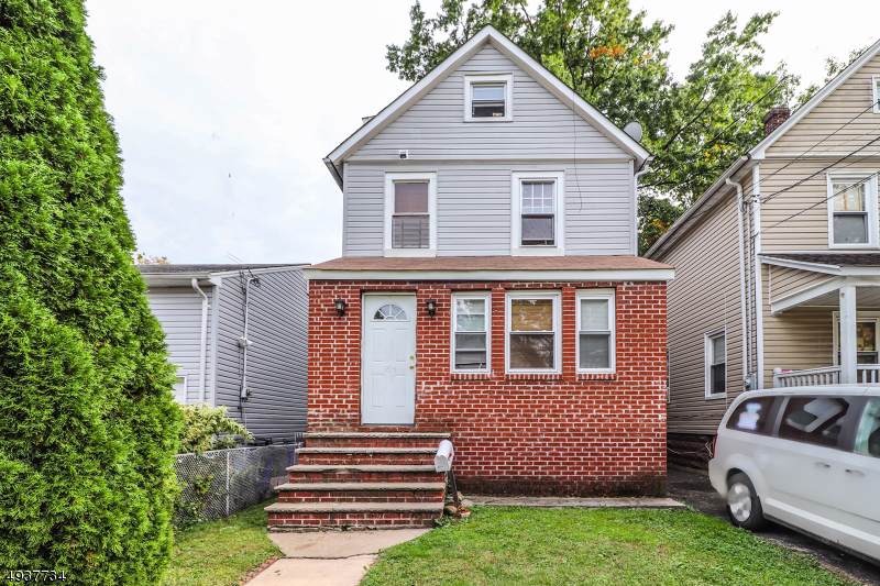 154 E 7Th Ave - Photo 1
