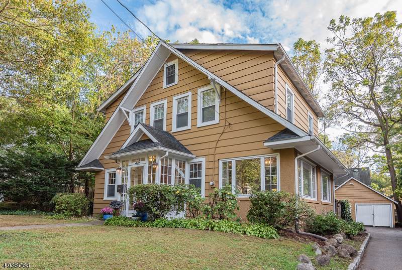 16 Richmond Ave - Photo 1