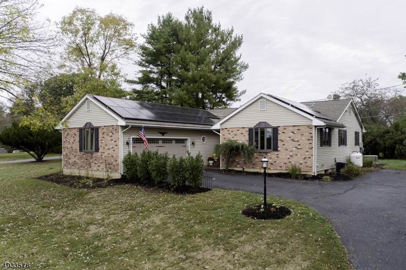 28 Rosemont Ave - Photo 1