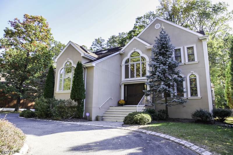 10 Hillcrest Ave - Photo 1
