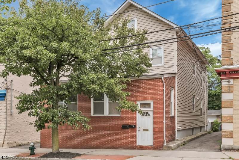 84 Bay St - Photo 1