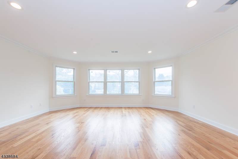 55 Grandview Ave - Photo 1