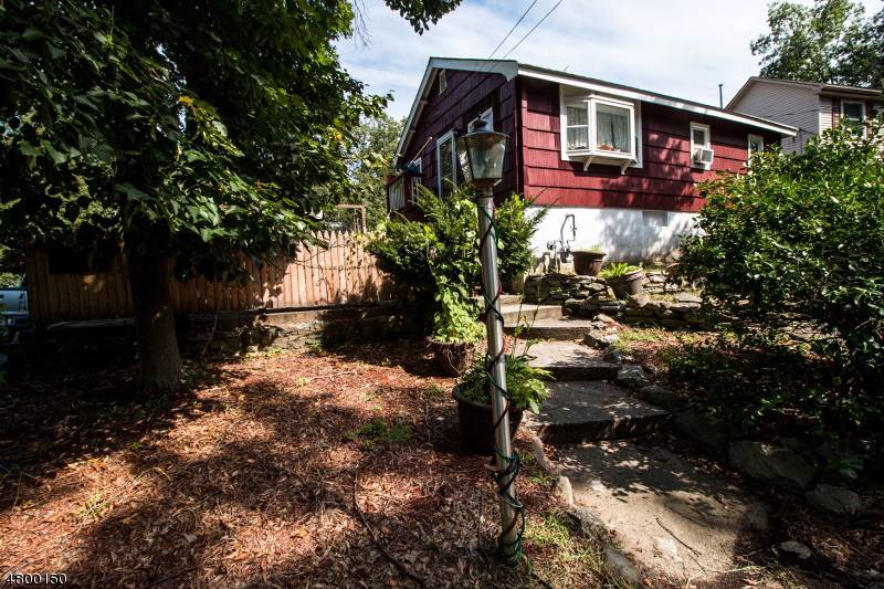 11 Oak St - Photo 1