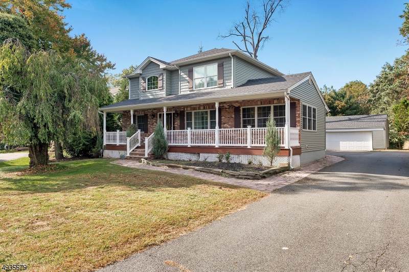 17 Grandview Ave - Photo 1