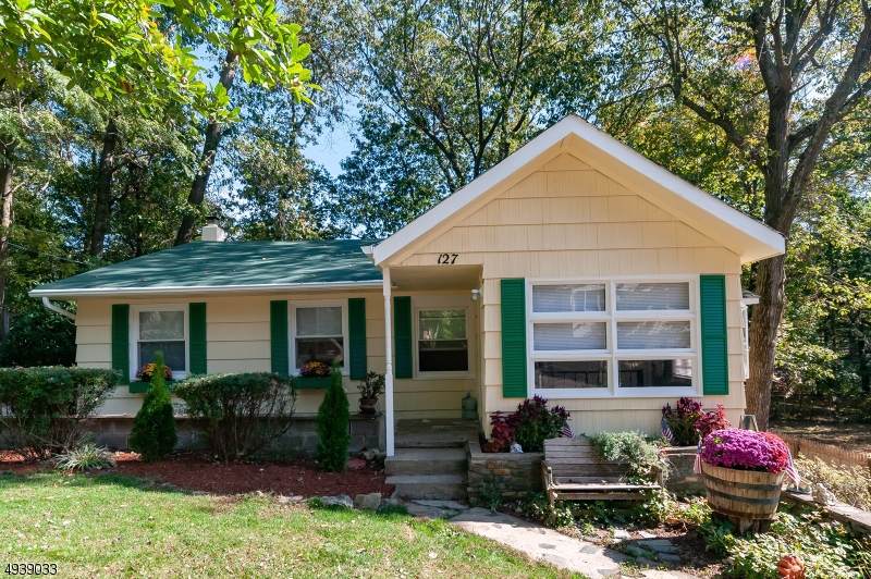 127 Windsor Ave - Photo 1