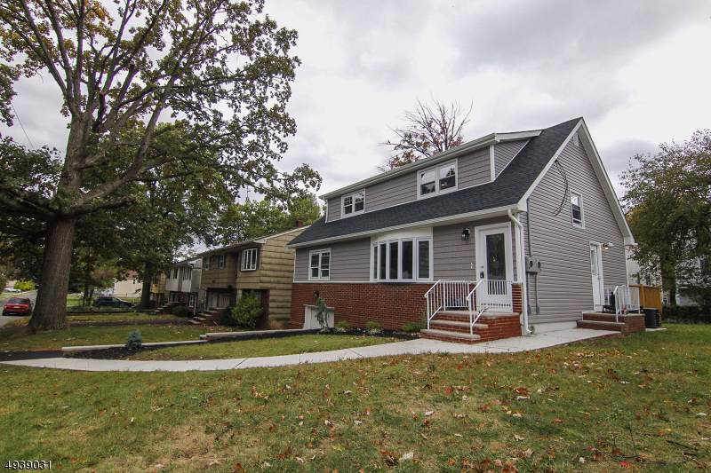 928 Spruce St - Photo 1