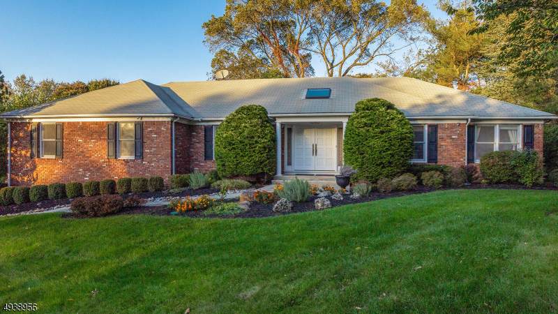 1060 Saddle Brook Rd - Photo 1