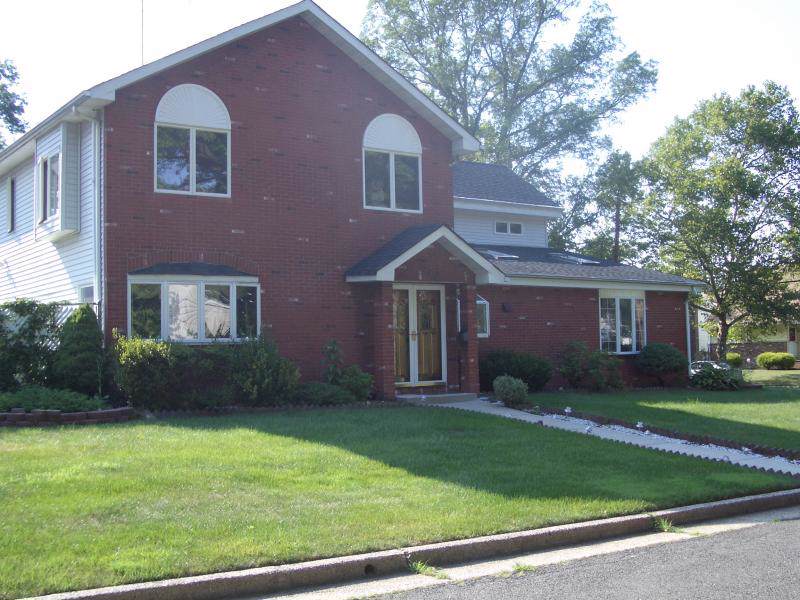 658 Grove St - Photo 1