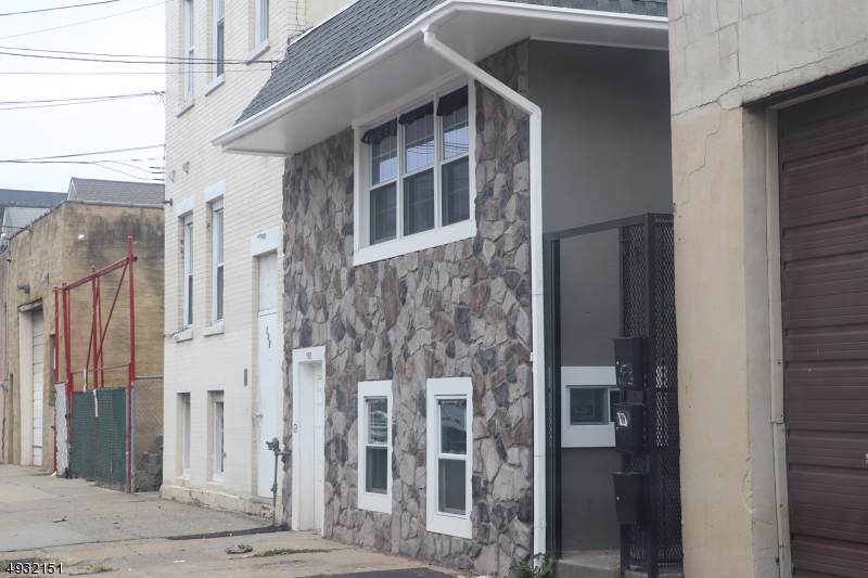 107 Marshall St - Photo 1