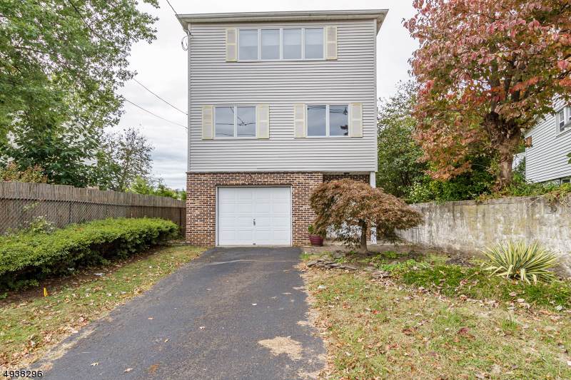 414 Broughton Ave - Photo 1