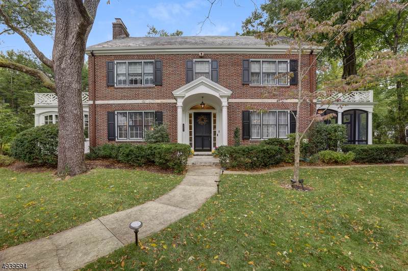567 Ridgewood Rd - Photo 1