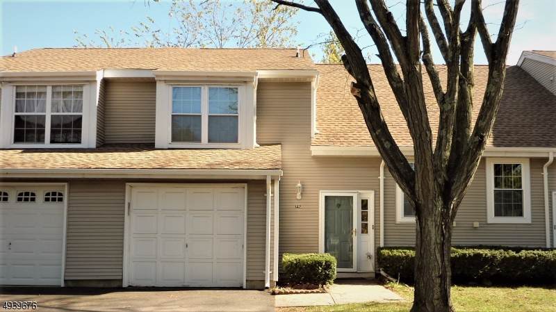 142 Picadilly Pl - Photo 1