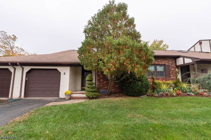 5 Cheltenham Pl - Photo 1
