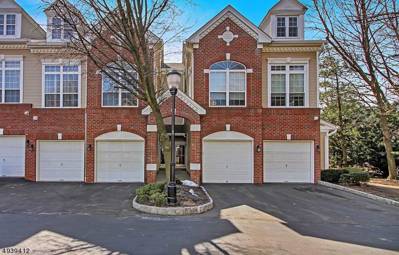 302 Lilac Dr - Photo 1