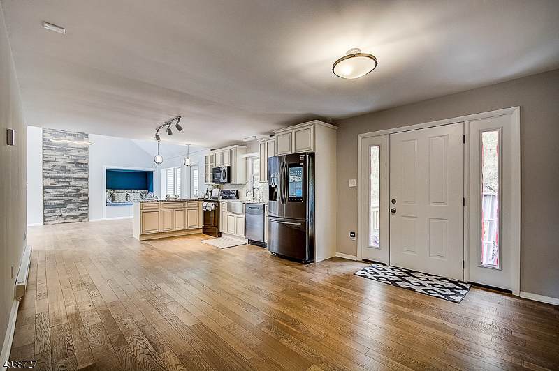 1004 Hillside Ave - Photo 1