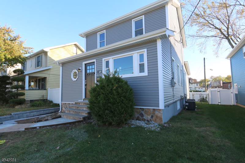 229 Phillips Ter - Photo 1