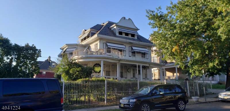 915 S 16Th St - Photo 1