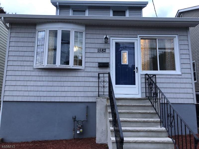 1582 Hillcrest Ter - Photo 1