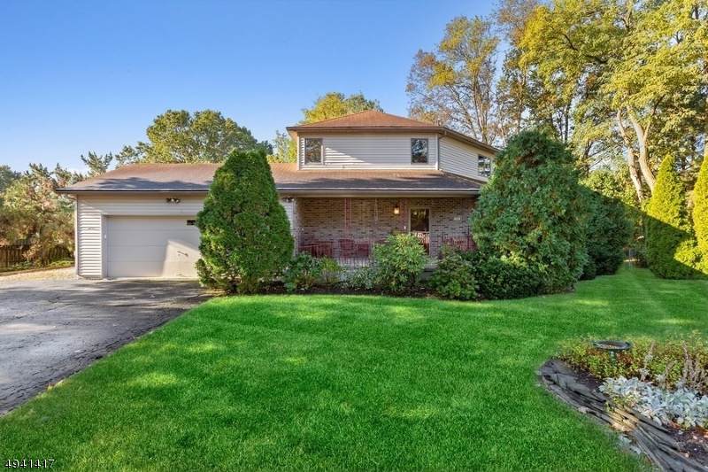 107 Carone Ct - Photo 1