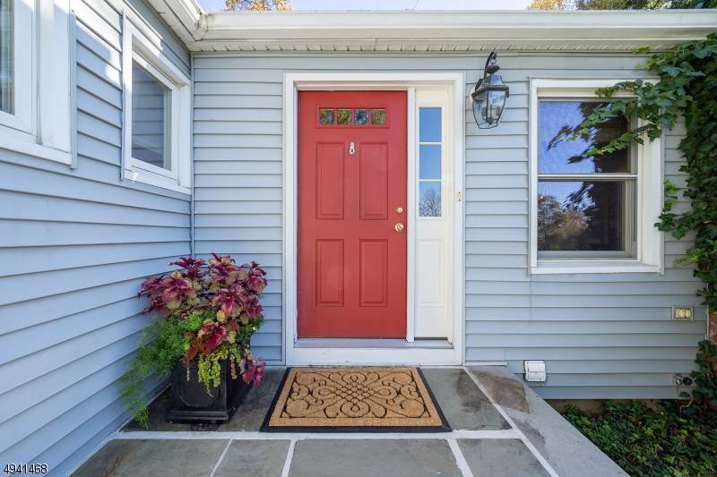 647 Fairmount Ave - Photo 1