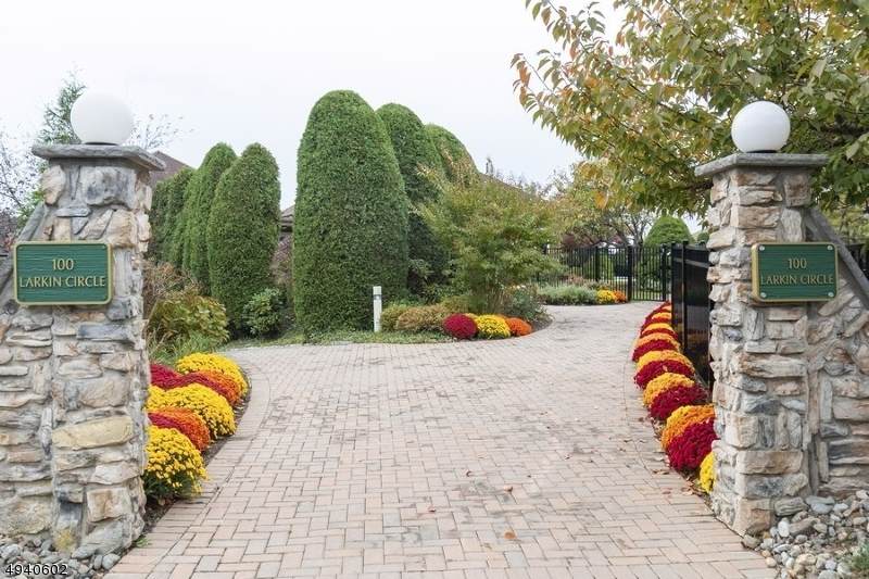 17 Larkin Cir - Photo 1
