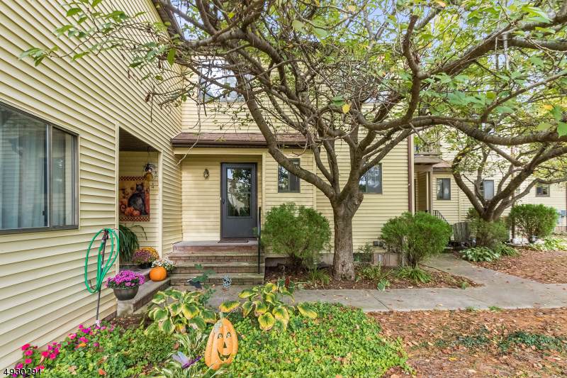 12 Lake Ct - Photo 1