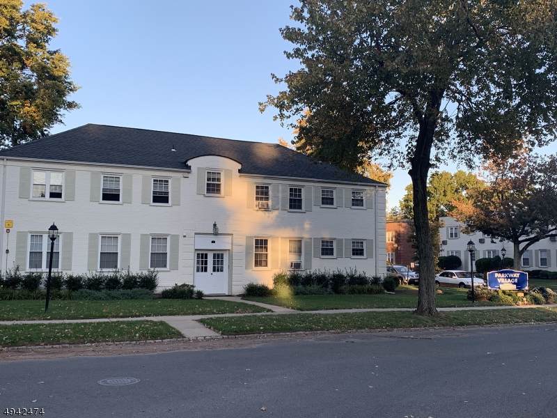 10 Parkway Vlg - Photo 1