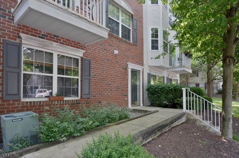 2350 Pembroke Ct - Photo 1