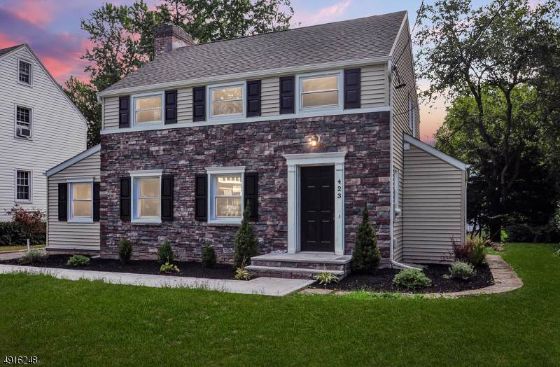 423 Edgewood Ave - Photo 1