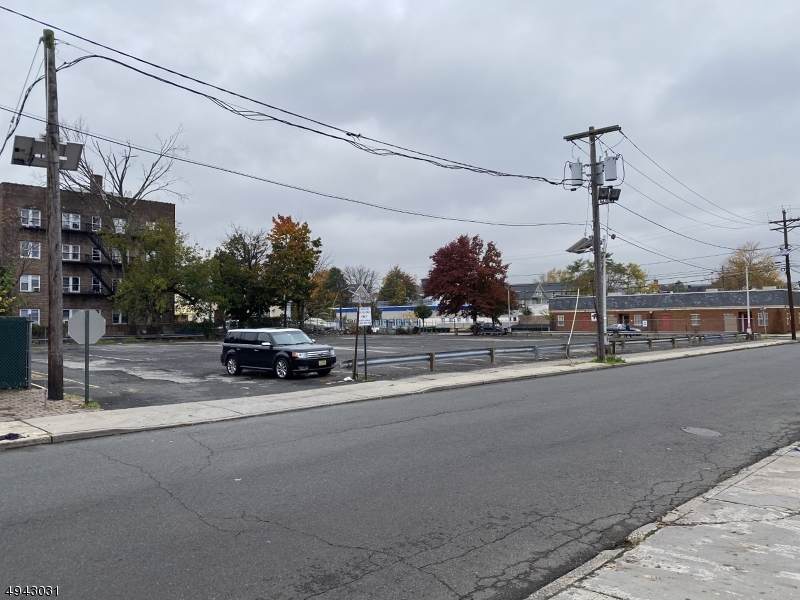 201 W 6Th St - Photo 1