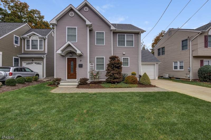 37 Jefferson Ave - Photo 1