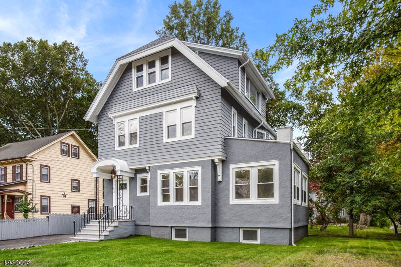 290 Heywood Ave - Photo 1