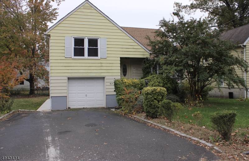 915 Amsterdam Ave - Photo 1