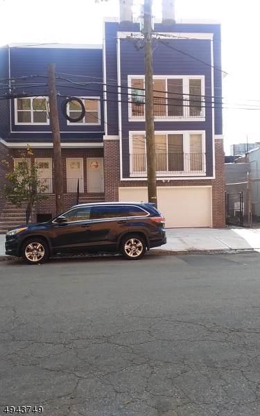 474 4TH AVE W - Photo 1