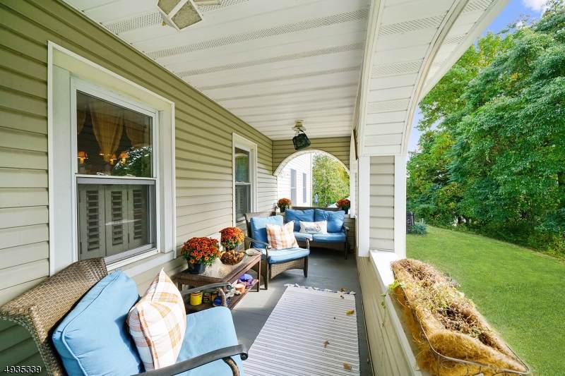 631 Oak St - Photo 1