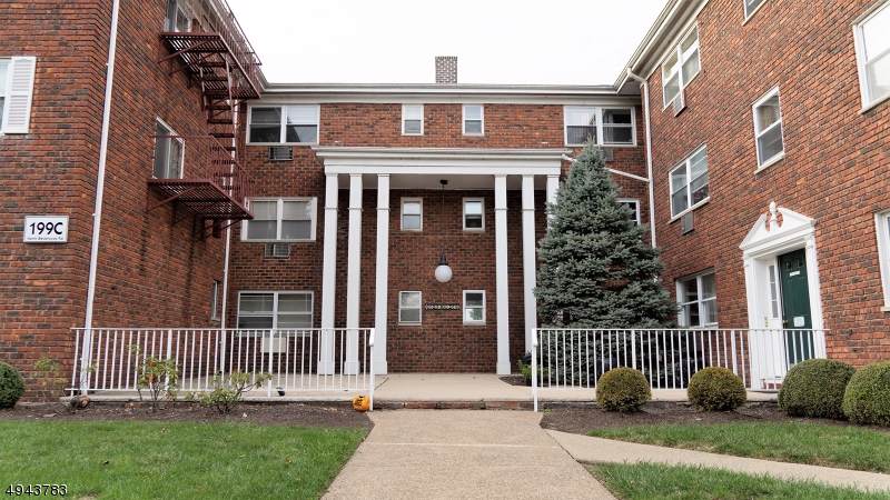 199 N Beverwyck - Photo 1