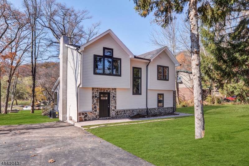 277 Lakeview Ave - Photo 1
